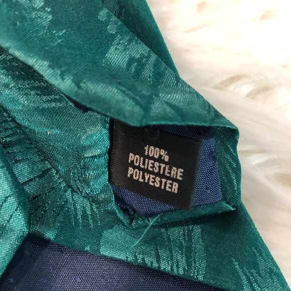 Mickey Unlimited tie  - Picture 3 of 4